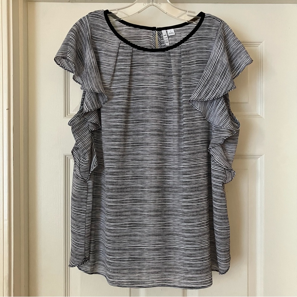 ELLE Striped Ruffle Flutter Top in Black and White Large L